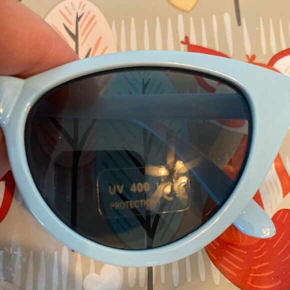 Petals and Peacocks NWT Blue Cat Eye sunglasses - Picture 2 of 6